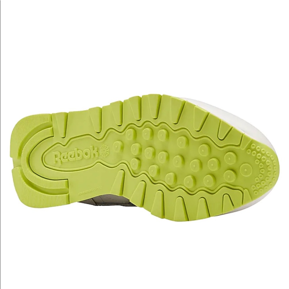 Classic Women’s Reebok’s - Picture 2 of 5